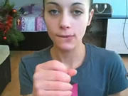 南歐美女直播幫她的男友足交與打飛機